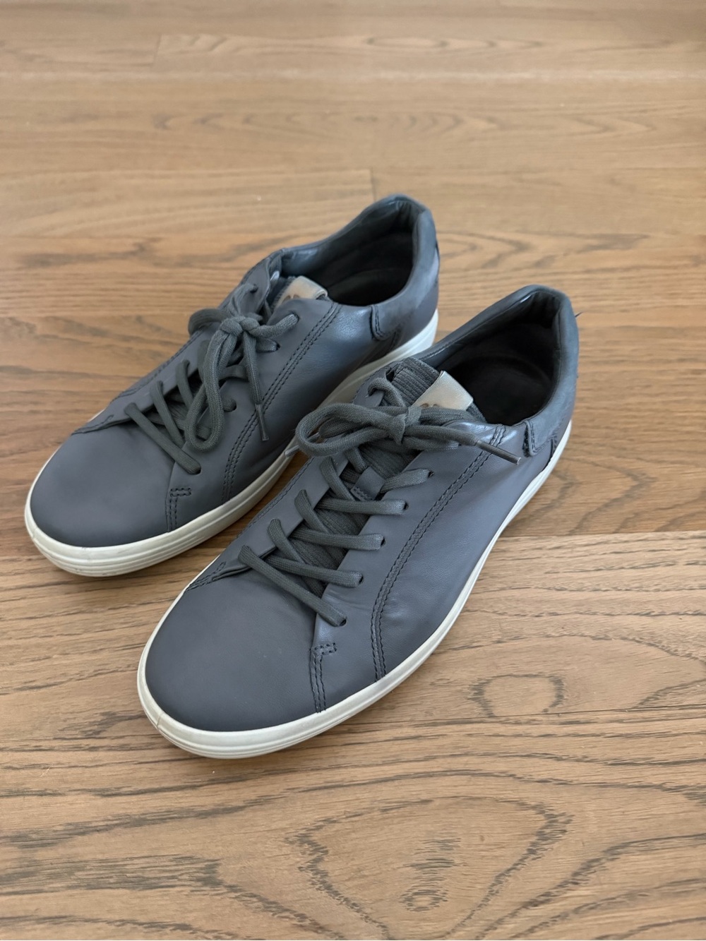 Ecco Men's Dark Gray Leather Low-Top Sneakers